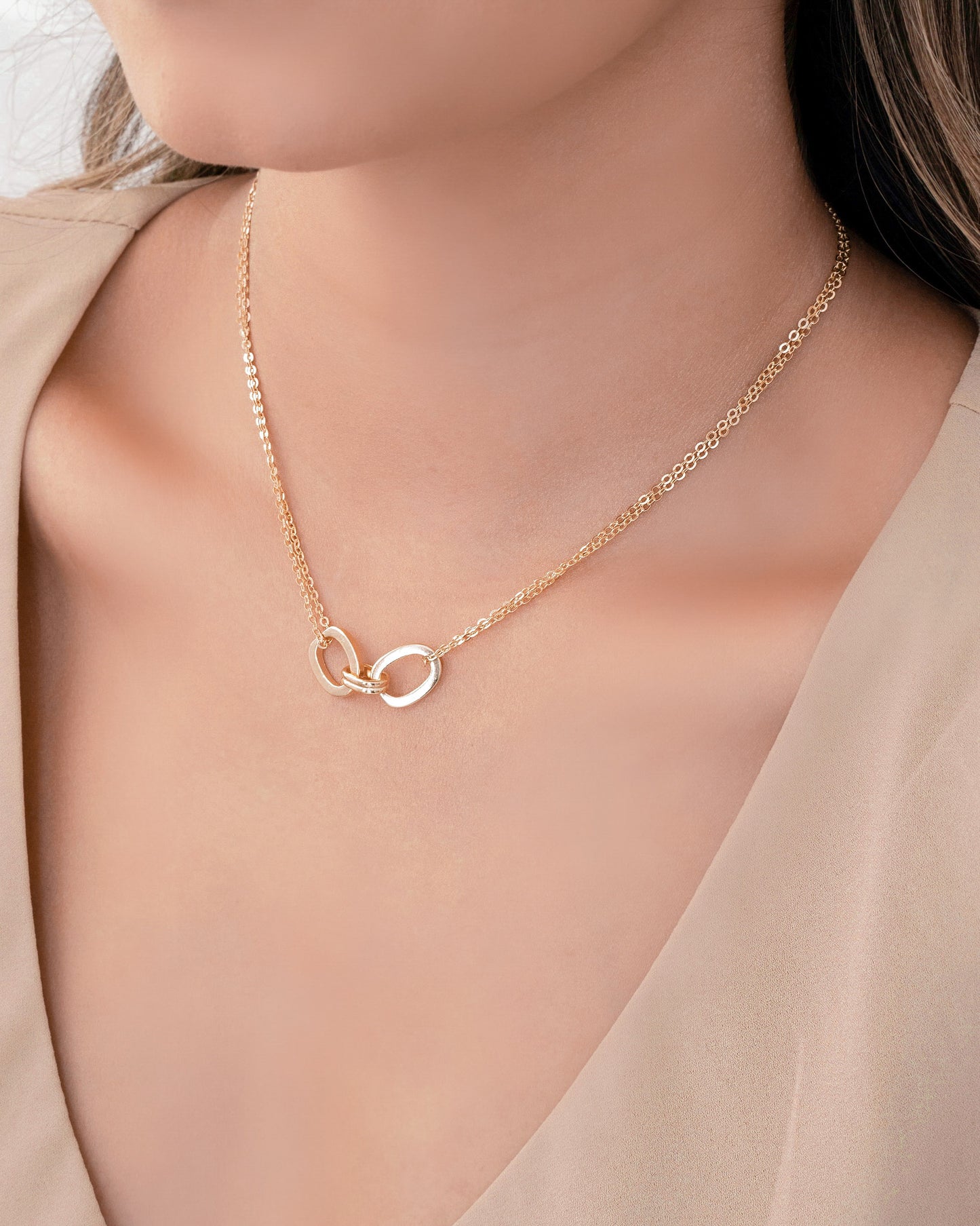 Collier ras du cou ovale à maillons américains plaqué or 18 carats