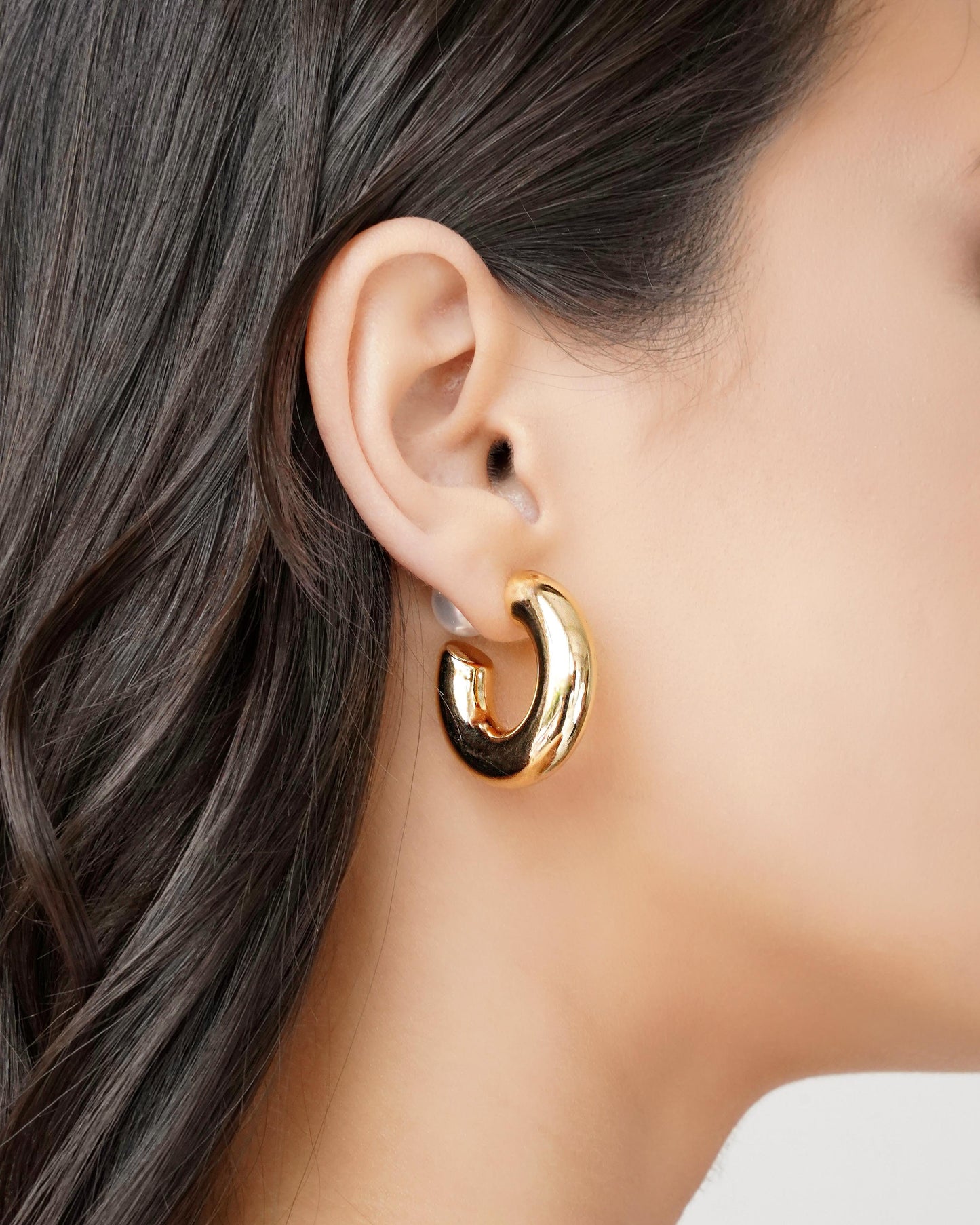 Brinco Argola Tubo com Pérola Banho Dourado - Bijuteria