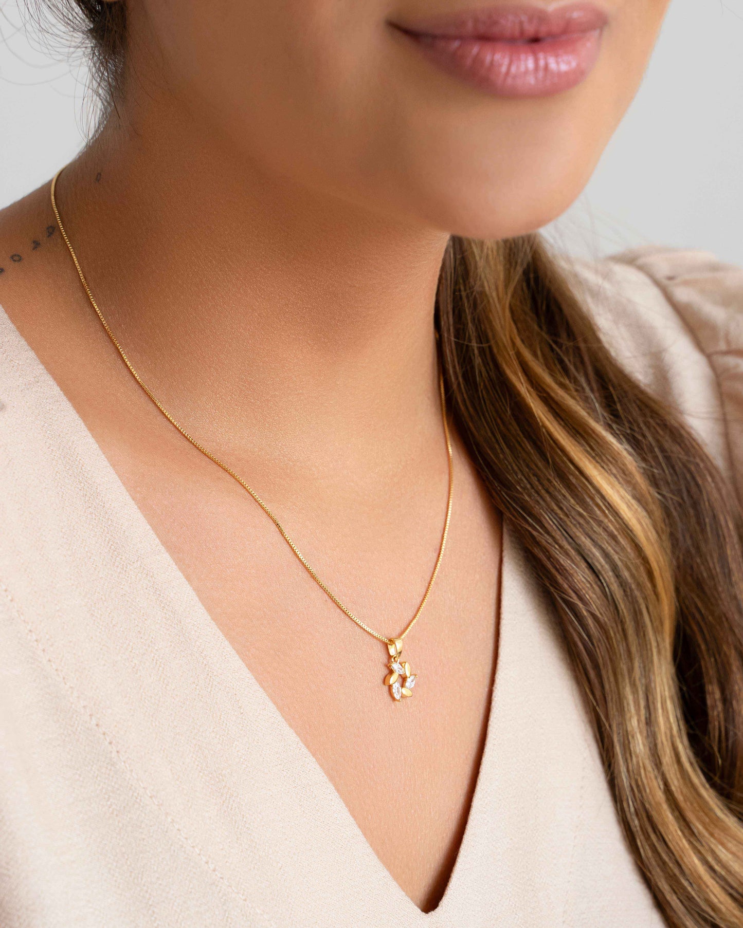 Gargantilha com Pingente Navetes Zircônia Banho Ouro 18K