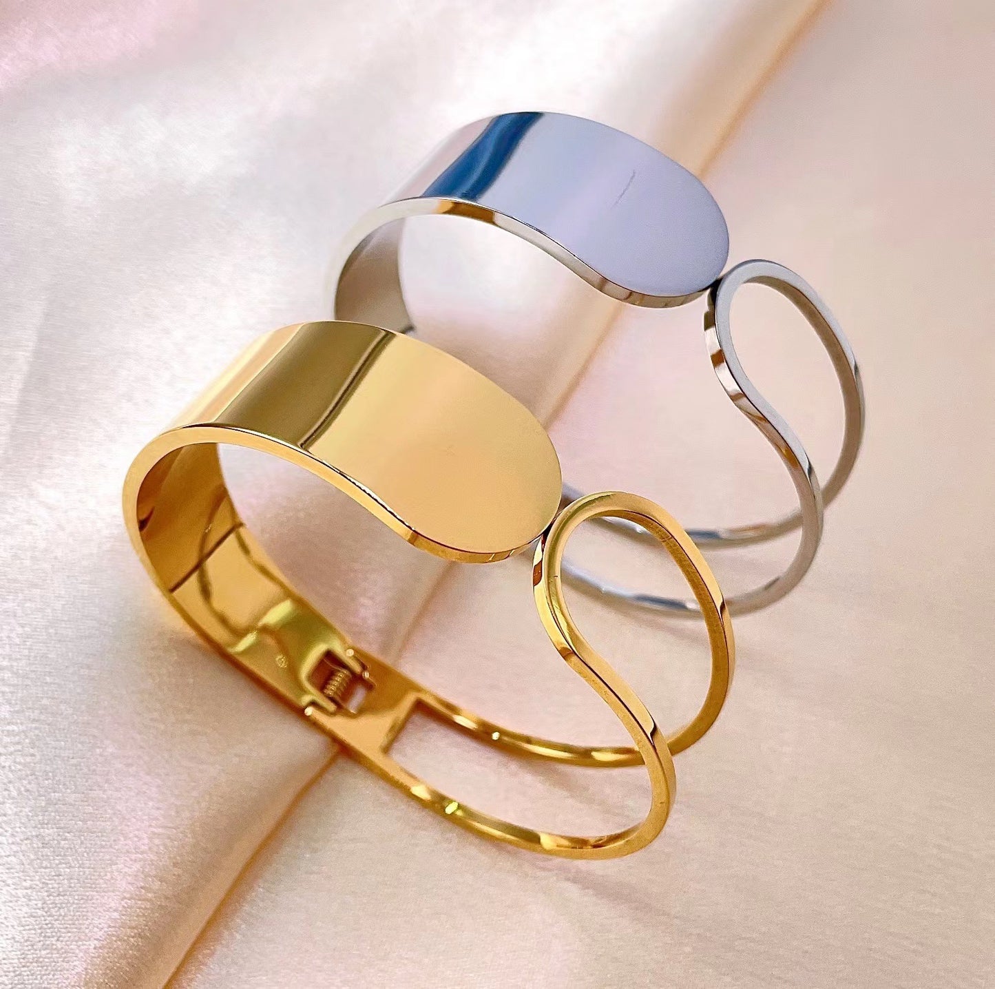 Bracelete aço inoxidável banhada a ouro 18K