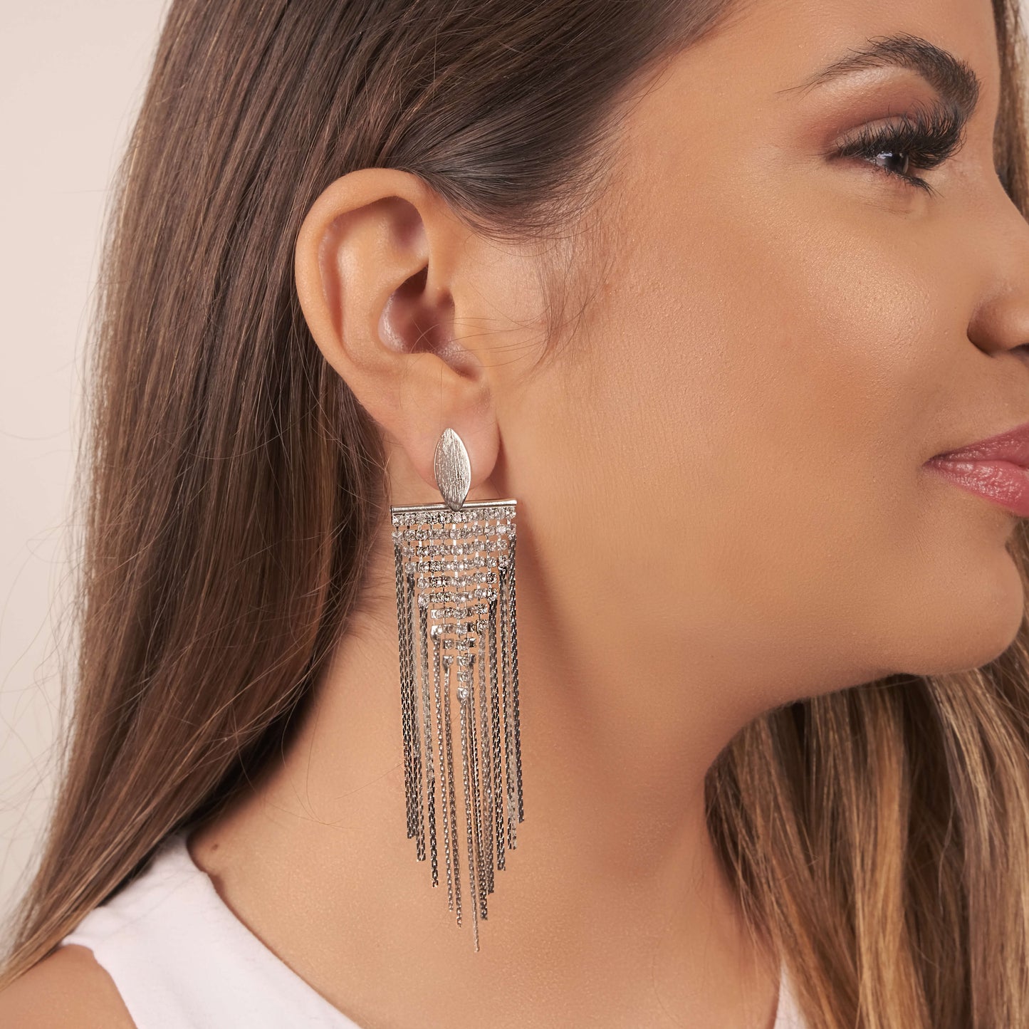 Brinco Base Oval Franja Cravejada Cristal Banho Branco