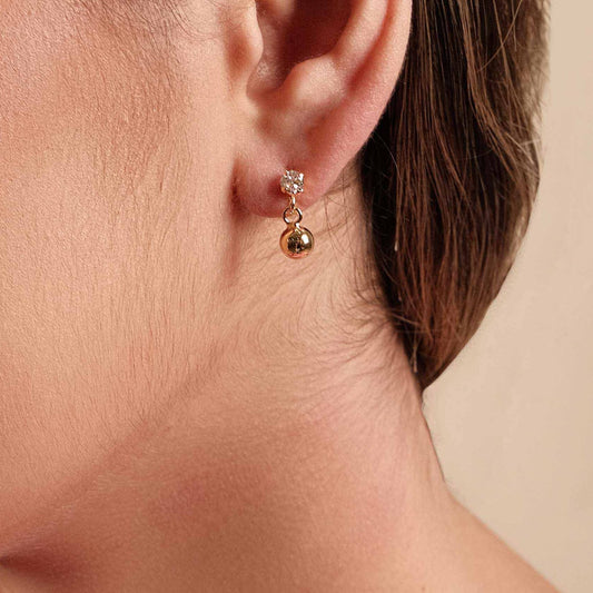 Point of Light Earring with Swing Ball 18K Gold Plated