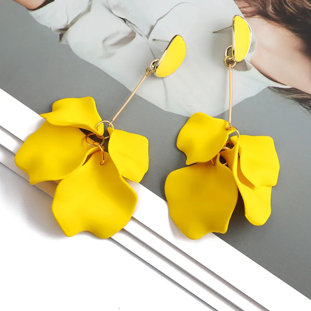 Brincos pétalas de flores em acrílico amarelo